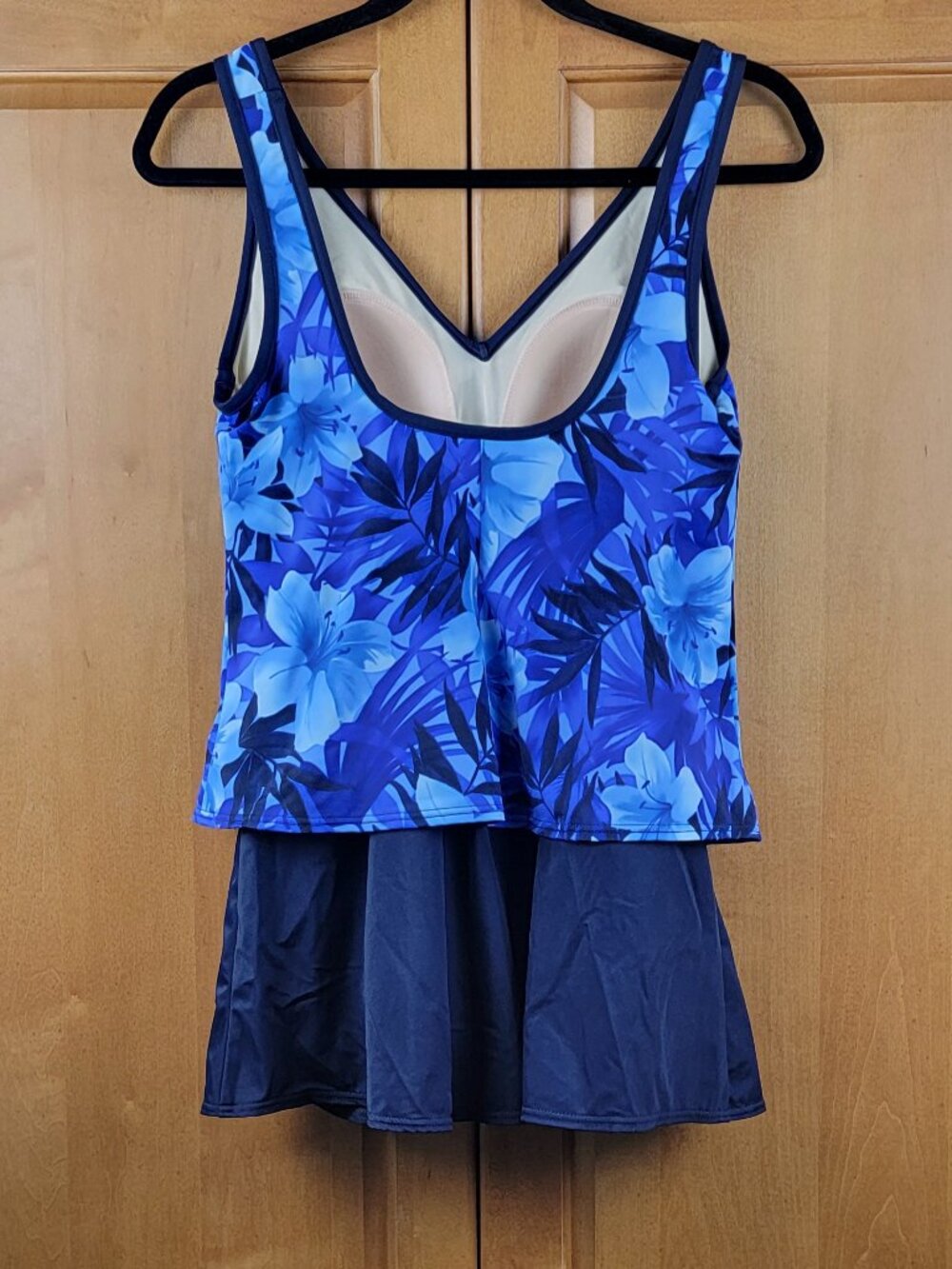 NWT L.L. Bean Navy/Floral Shape Solver One Piece Swimsuit - 10 - Picture 3 of 10
